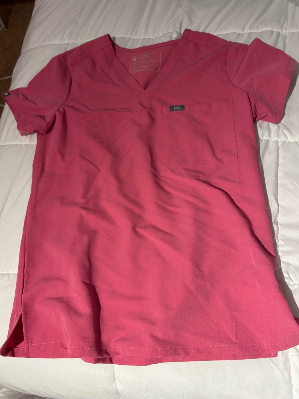 Figs V-Neck Scrub Top and Bottom in pink.. top is XS regular bottoms XS/P